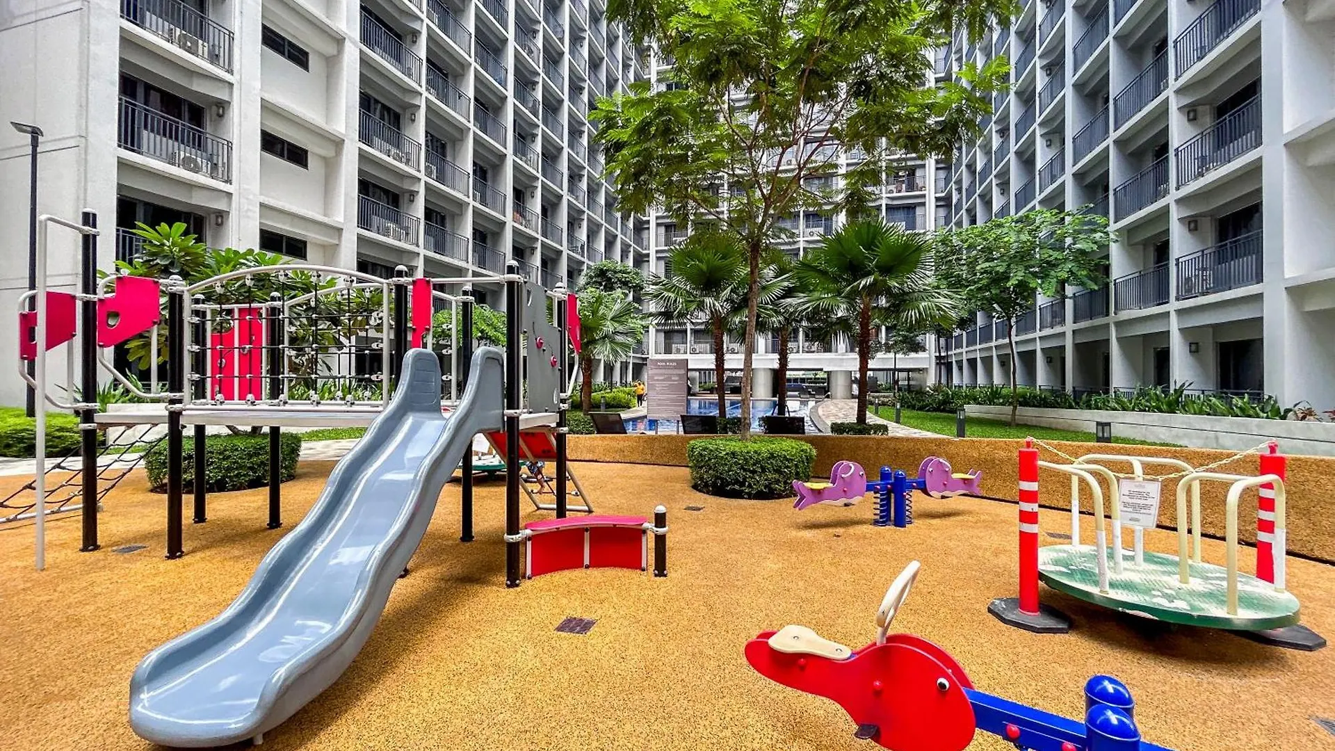 2 Side-By-Side P00L Front Condos, 6 Beds, 2 Cr, 2 Kitchen For 10 Guests At Moa Manila 0*,